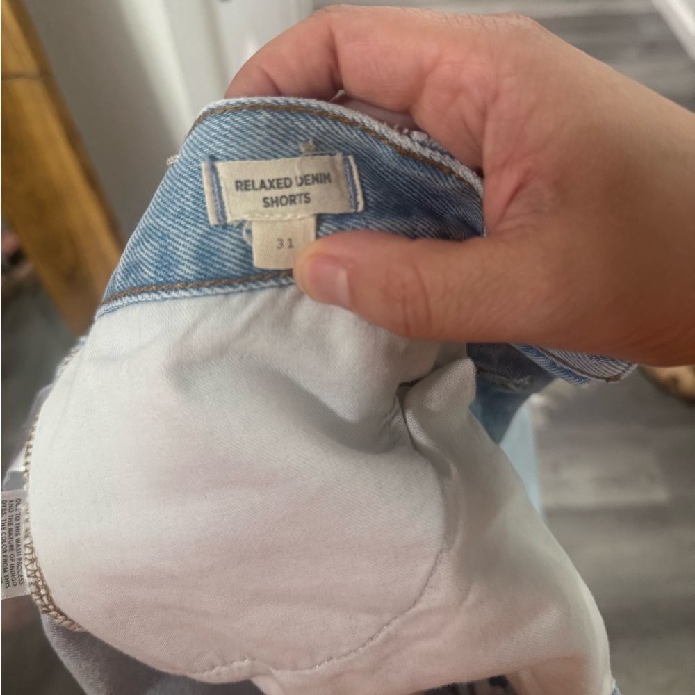 Madewell Buttonfly Relaxed Denim Shorts in Cedarcroft Wash - Picture 7 of 7